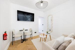 Suite luxueuse Elysee Faubourg St Honore Paris 8