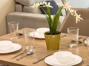 Elegant 1BR with Balcony & Views in Business Bay