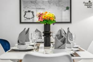 5 Bedroom Central Townhouse with Parking that Sleeps 9