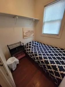 Esjacpe Guest House - Brookline