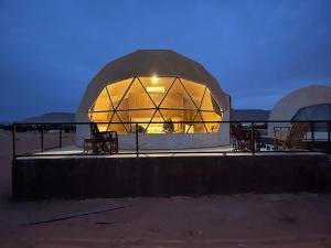 Rum Leno Luxure camp