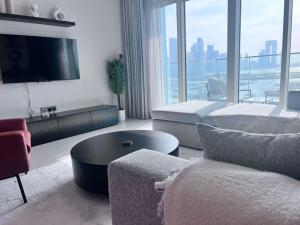 A Luxurious 2 Bedroom Emaar Beachfront Apartment in Palm Jumeirah