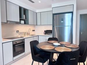 A Luxurious 2 Bedroom Emaar Beachfront Apartment in Palm Jumeirah