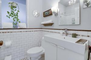 Sojourn Eclectic Capitol Hill Home Sleeps 4