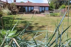 Garden Cottage - Thorn Falcon