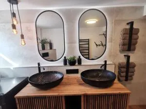 FeWo "Waldblick" und "Gartenblick" mit Pool und Kinderspielplatz - 弗赖贝格