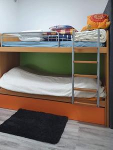 Flott sentrumsnær leilighet med egen parkering