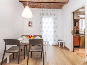 Apartment Eixample Dret Aragó Roger de Lluria by Interhome