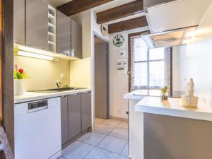 Apartment Cap Caddy by Interhome