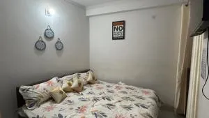 The Comfort Corner Inn- Room & Kitchen - Couple Friendly - 7-8 km Drive from Airport - Dwarka, New Delhi