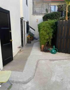 Fully remodeled 1 bedroom in prime West Hollywood
