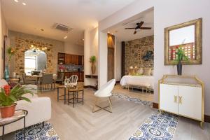 Villas La Fontana Amplia ApartaSuite- piscina 102