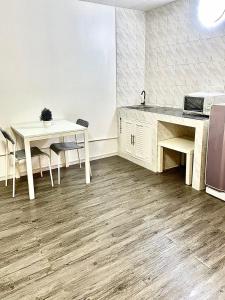 Impact Arena Condo C3 Grey by GoodRoom24