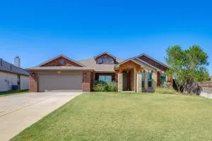 11 Mi to Dtwn Lubbock Home with Patio, Grill and Yard - Brownfield