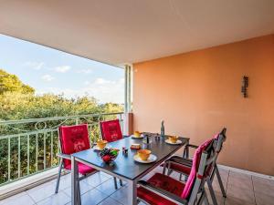 Apartment Les Calanques du Parc-4 by Interhome