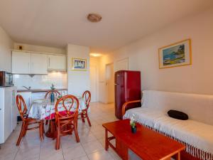 Apartment Les Calanques du Parc-4 by Interhome