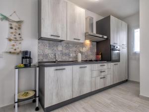 Apartment La terrazza sulla piscina by Interhome img13