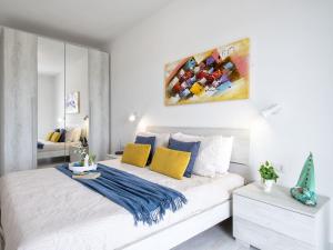 Apartment La terrazza sulla piscina by Interhome img19