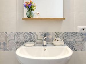 Apartment La terrazza sulla piscina by Interhome img34