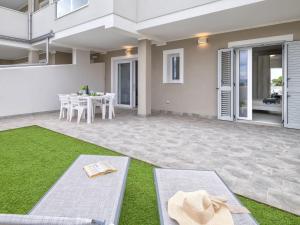 Apartment La terrazza sulla piscina by Interhome img37