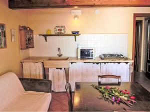 Apartment Le Debbiare-11 by Interhome