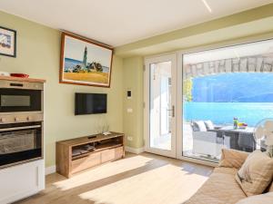 Apartment Riflesso del lago by Interhome