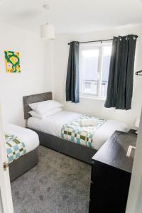 Huge 5 Bedroom Home - Great for Contractors