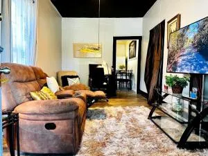 Cozy Downtown Haven Near Parks & Shopping Centres - Douglas