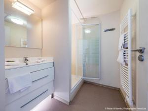 Maisons de vacances Holiday Home Domaine de Bacchus-Sejour-Galerie 4 pers by Interhome : photos des chambres
