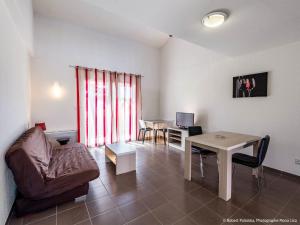 Maisons de vacances Holiday Home Domaine de Bacchus-Sejour-Galerie 4 pers by Interhome : photos des chambres