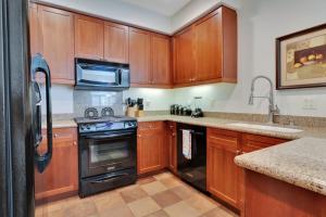 Tranquil Ground Floor Villa in Heart of LQ #A