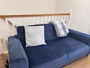 Beautiful 1 BED Serviced APARTMENT COBHAM Town Centre
