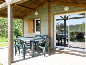 Maisons de vacances Holiday Home Les Hameaux de Pomette-Chalet 6 pers- by Interhome : photos des chambres