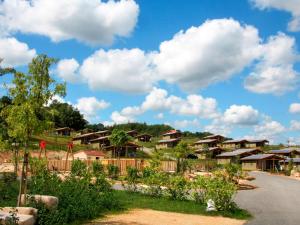 Maisons de vacances Holiday Home Les Hameaux de Pomette-Chalet 6 pers- by Interhome : photos des chambres