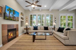 Modern LQ 2BR Getaway Steps to pool & spa