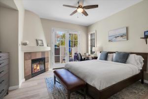 Modern LQ 2BR Getaway Steps to pool & spa