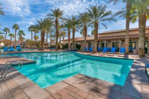 Remodeled 1BR Legacy Villa with Private Patio #A