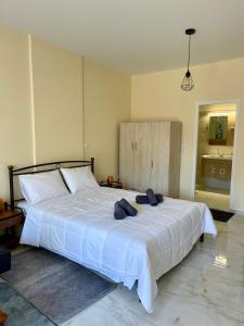 Ivory Escape Apartment - ATH Airport