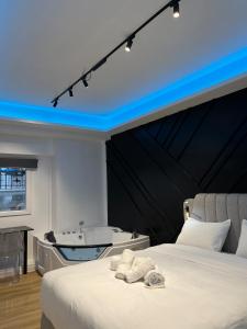 Tsakalof 17 Jacuzzi Kolonaki Suite by Zeus Suites