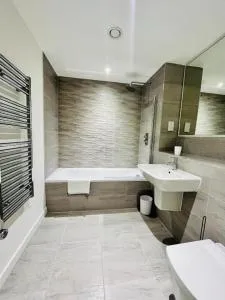 Central Trafford Apartment Free Parking - Urmston