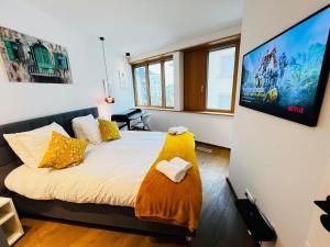 Beautiful one bedroom w balcony&parking-BEL135