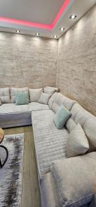 Green Hill Isidorovic Divcibare ll