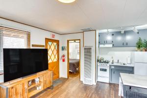 2 Mi to Big Bear Mtn Resort Cabin with Updated Deck