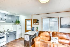 2 Mi to Big Bear Mtn Resort Cabin with Updated Deck