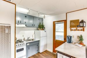 2 Mi to Big Bear Mtn Resort Cabin with Updated Deck