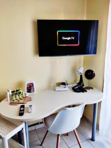 Zen Central Studio with Balcony and WiFi fiber