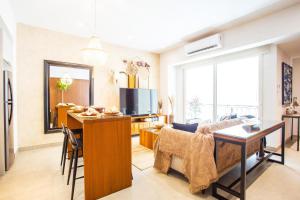 Cozy 6th Floor Studio at Pavilion, POOLS, GYM, BBQ