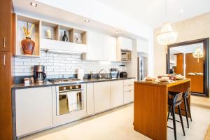 Cozy 6th Floor Studio at Pavilion, POOLS, GYM, BBQ