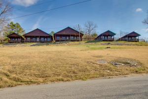 Walk to White River Mountain View Family Cabin!
