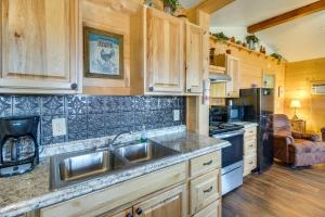 Walk to White River Mountain View Family Cabin!